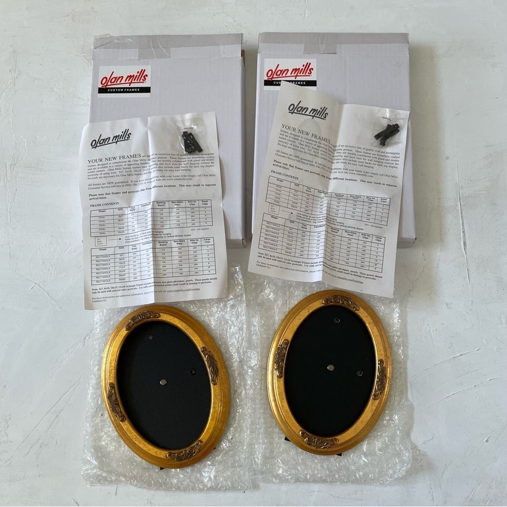 VTG Olan Mills Gold Oval Desk Picture Frames Set Of 2 for Picture Size 5x7 RARE